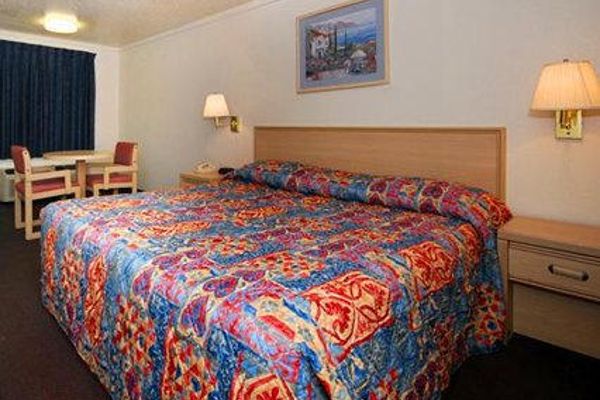Econo Lodge Youngstown (Austintown)